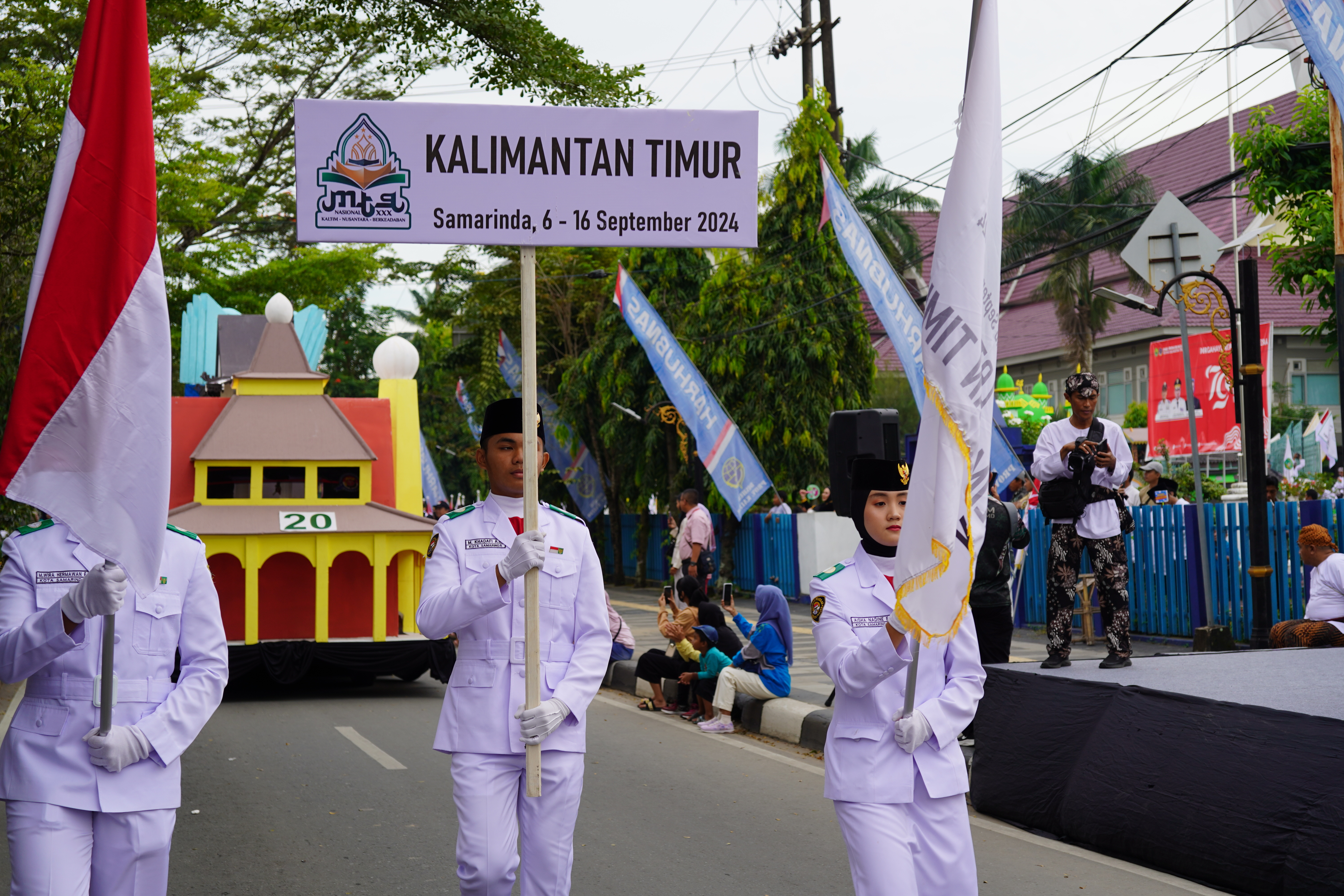 Pawai Ta'aruf MTQ NASIONAL Ke-30 Kalimantan Timur - Nusantara - Berkeadaban