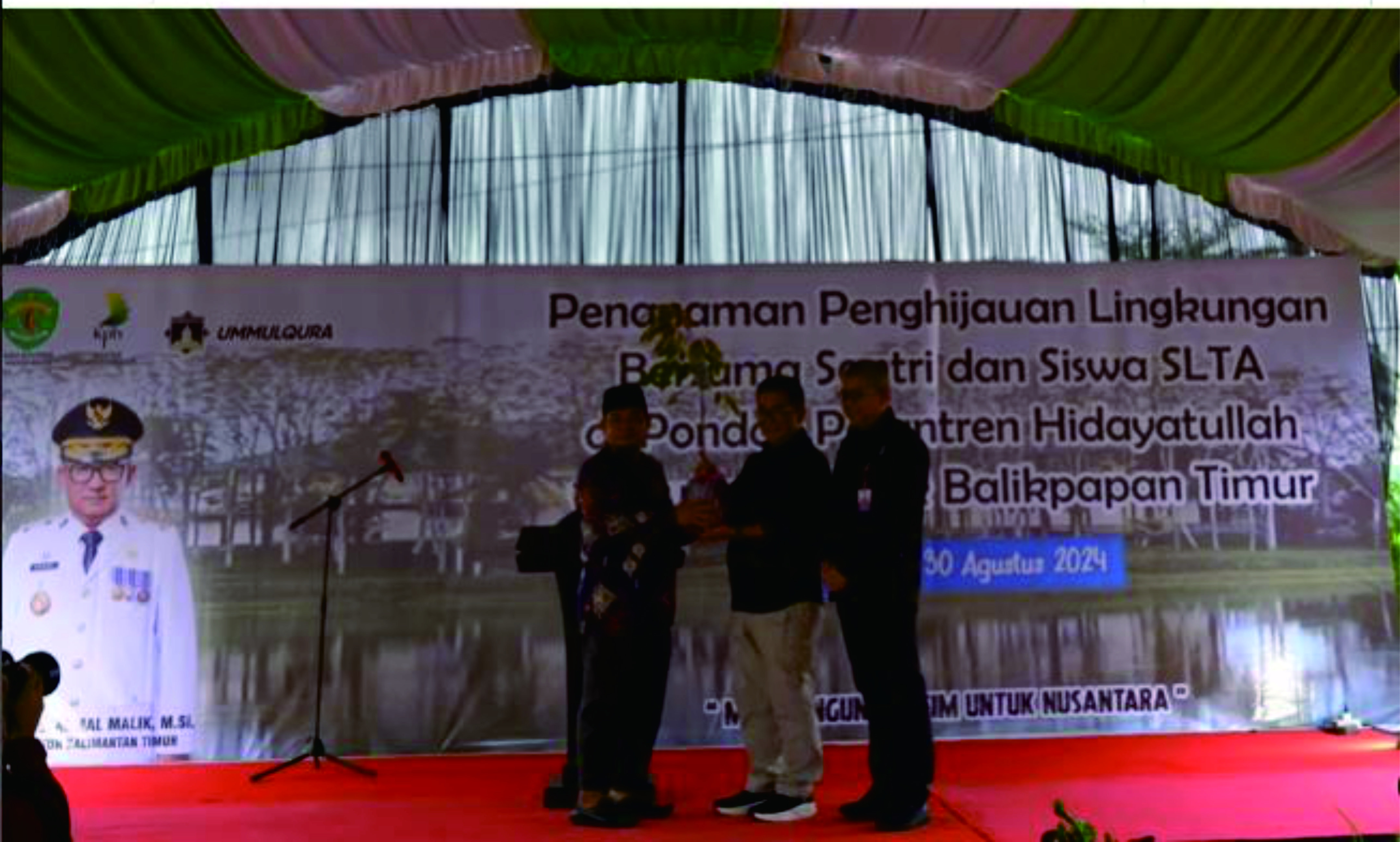 Penanaman Penghijauan Lingkungan Bersama Santri dan Siswa SLTA Pondok Pesantren Hidayatullah